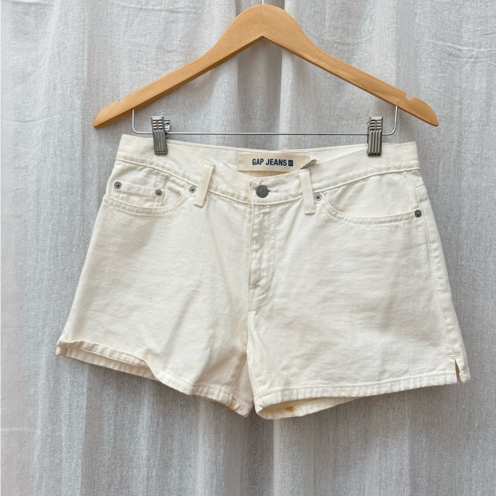 GAP Women's Cream Shorts